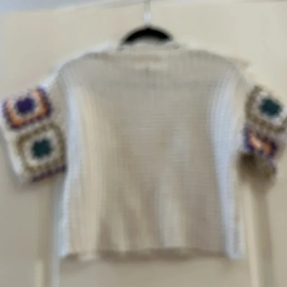 Crocheted short sleeve sweater. Universal Threads. Size small. Soft and comfy - Picture 4 of 9